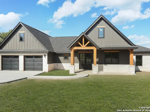 846 Heinen Rd, Bandera, TX 78003