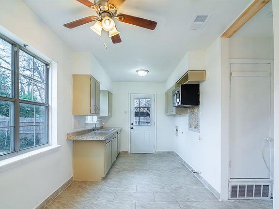 5th image of 2515 Tolosa Dr