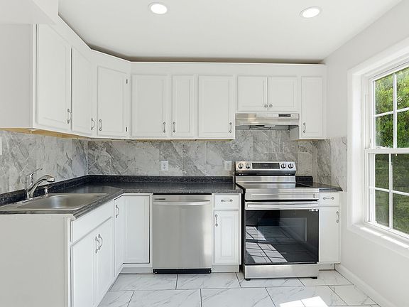 4th image of 1338 Redbud Ct