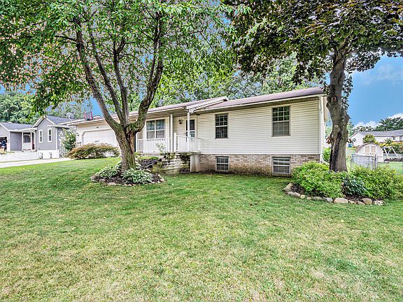 4th image of 402 Standish Dr