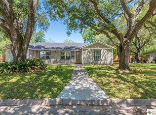 1415 Neuman St, Gonzales, TX 78629