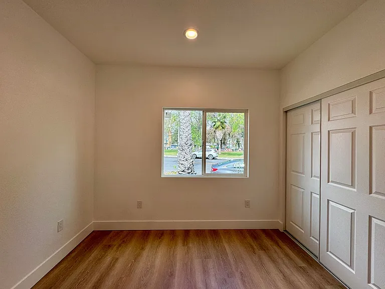 5250 Los Altos Plaza — Photo 21
