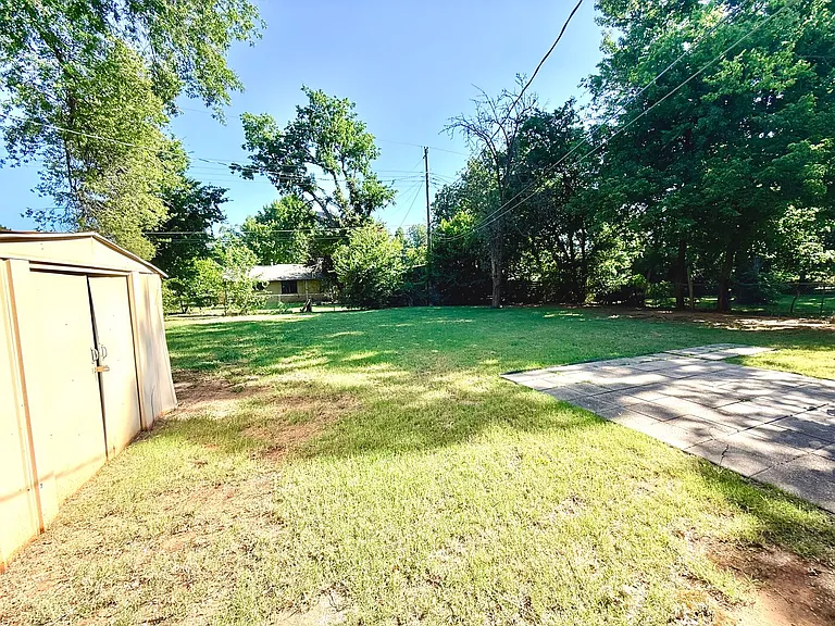 2025 NW 46th St — Photo 10