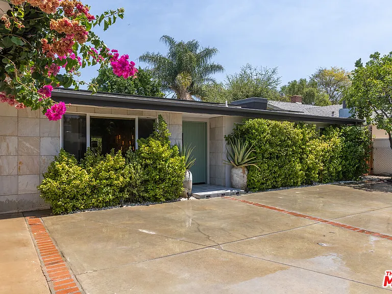 7442 Capps Ave — Photo 8