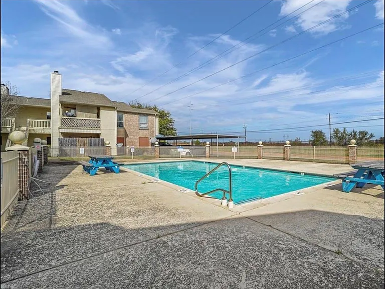 7600 Emmett F Lowry Expy #1102 — Photo 25