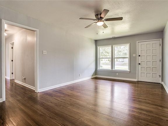 2nd image of 2621 W Walker St