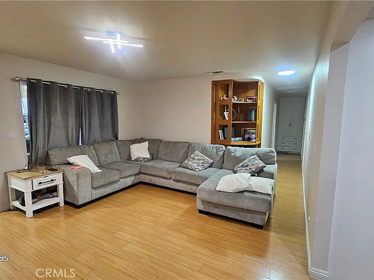 10535 Samoa Ave — Photo 9