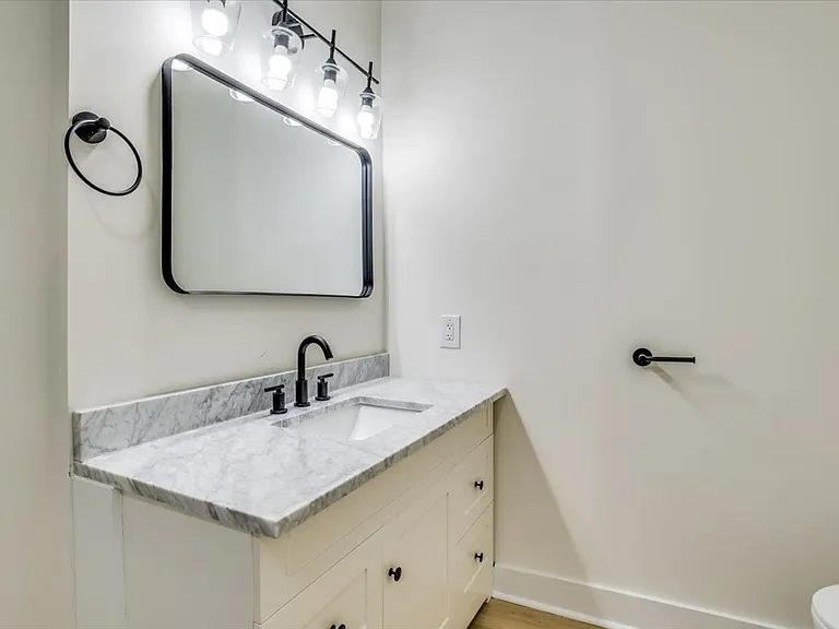 1227 N Lewellen Ave — Photo 24