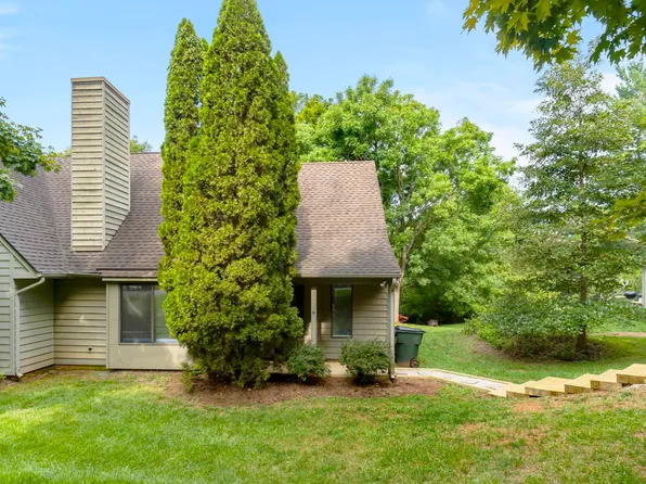 1018 Highlands Dr, Charlottesville, VA 22901