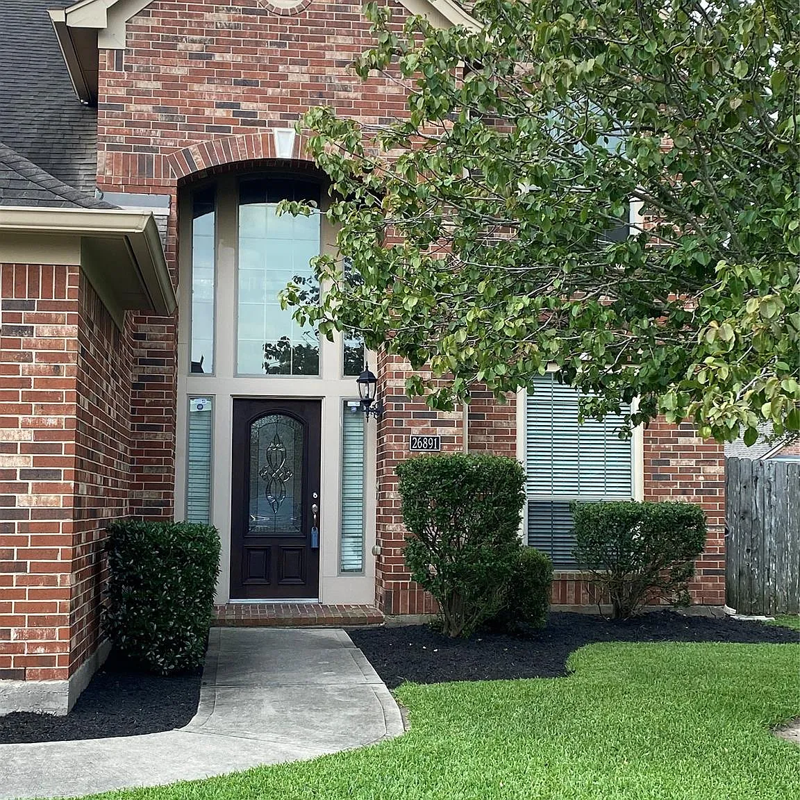 4 bed, 2.5 bath, 2448 sqft, $2,695 — Photo 2