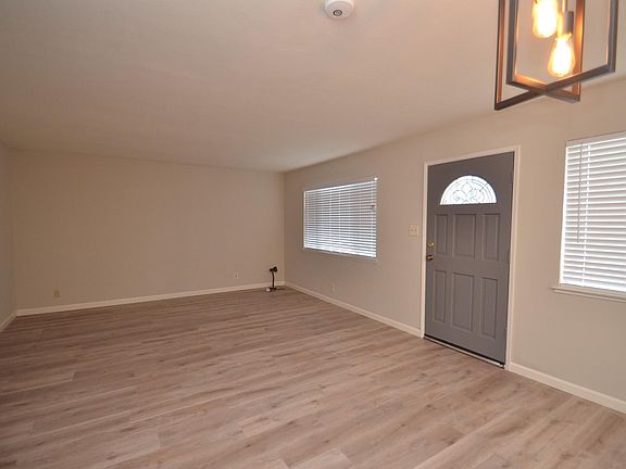 3rd image of 5585 Eagles Ln APT 1