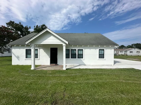 3913 Mill Landing Rd, Wanchese, NC 27981