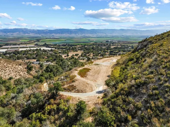 210 Mesa Rd, Salinas, CA 93908