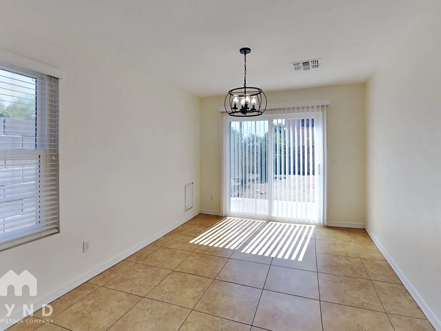 3 bed, 2.0 bath, 1413 sqft, $2,095 — Photo 3