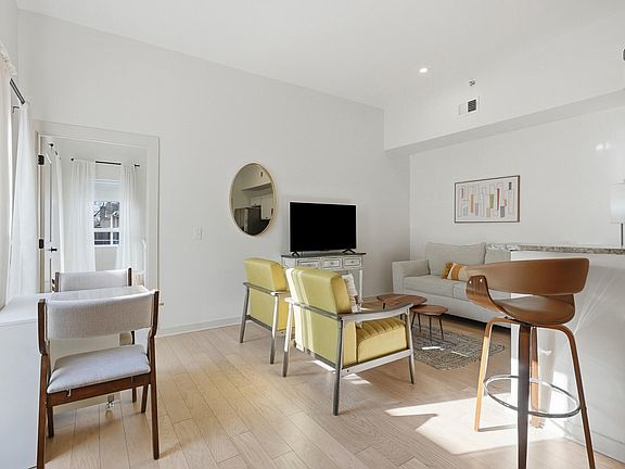4th image of 1619 E 12th St #109