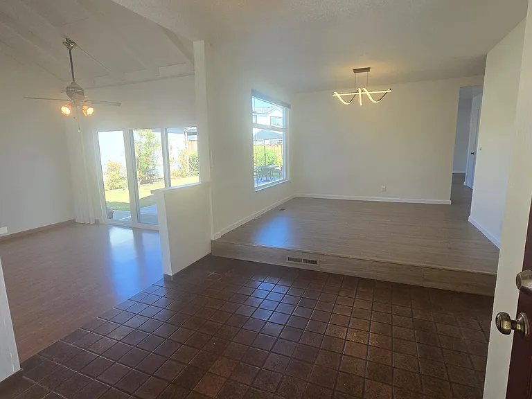 735 Amanda Dr — Photo 3