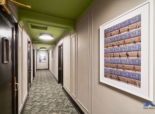 440 W Barry Ave #104, Chicago, IL 60657