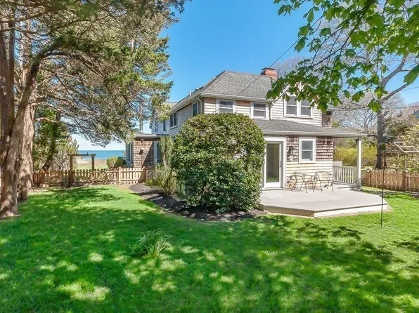 1 Wamsutta St, Dartmouth, MA 02748