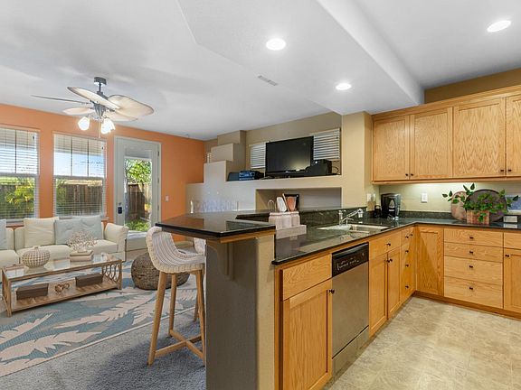 4th image of 905 Emerald Hills Cir