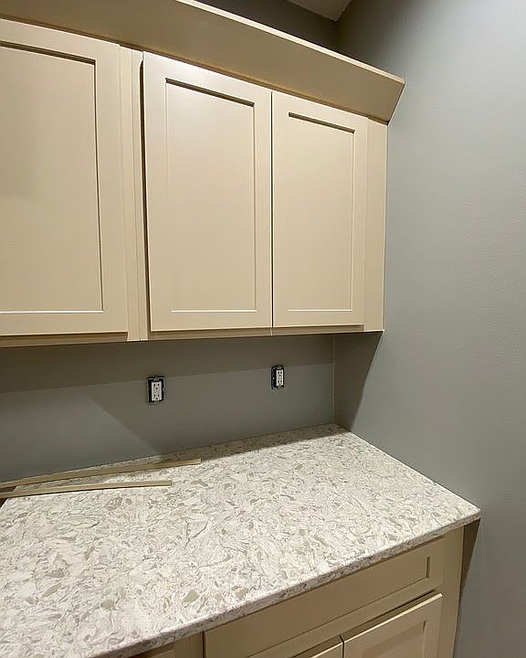 355 Linden St, IA 52202 Zillow