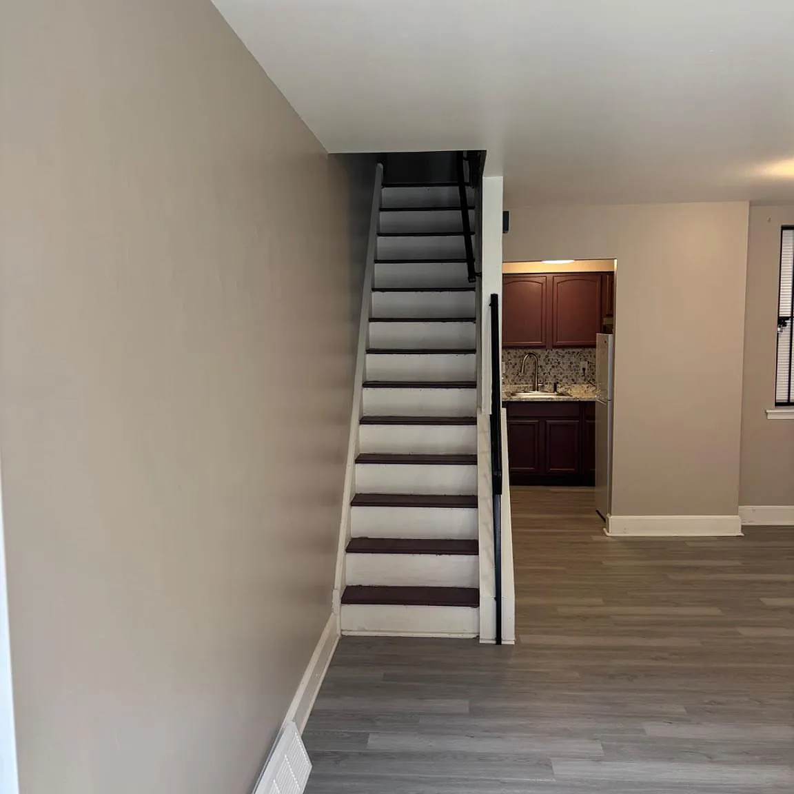 2 bed, 1.0 bath, 906 sqft, $1,350 — Photo 4