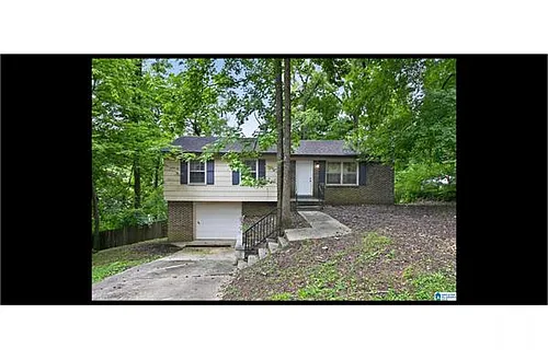 1613 Barrington Ln NE Photo 1