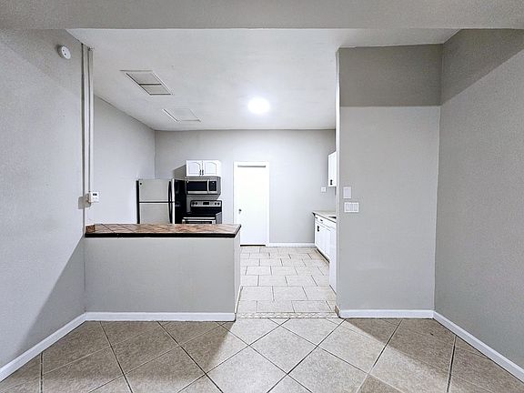 5th image of 103 E Ash Ave #6