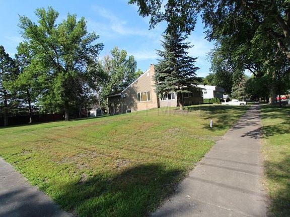 3rd image of 1019 11th Ave S