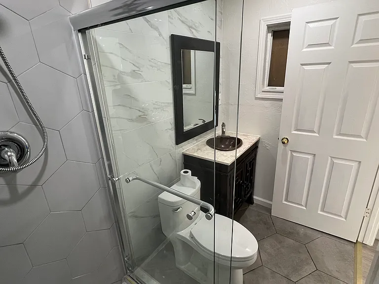 1410 Sanborn Ave — Photo 6