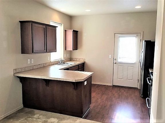 4th image of 807 NE 115th Cir