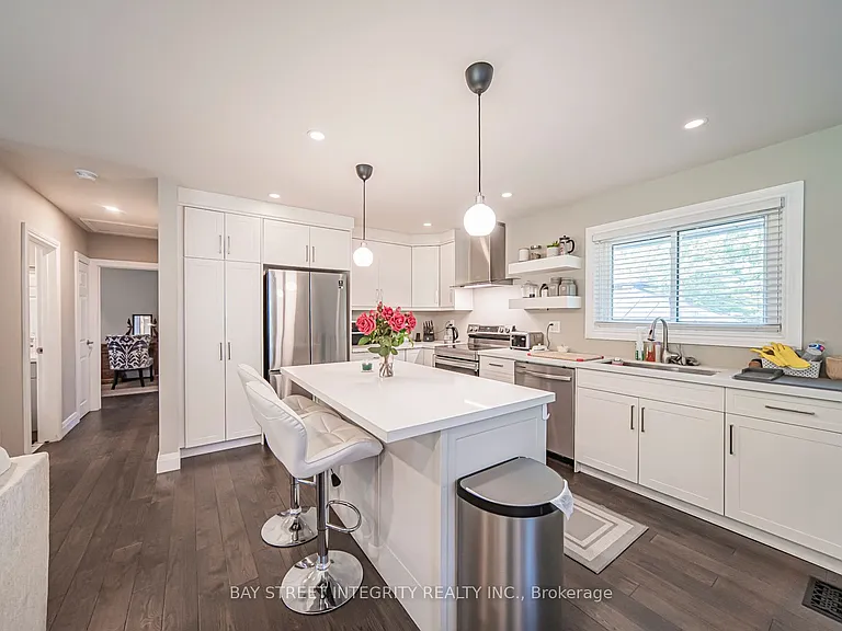 1277 Gainsborough Dr — Photo 16