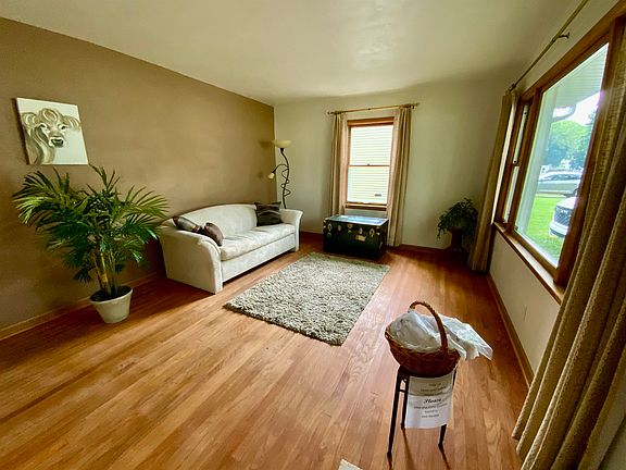 4th image of 1824 Crestwood Ave