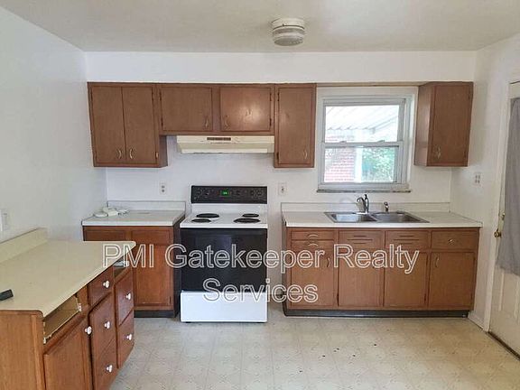 2nd image of 9128 Orangewood Dr