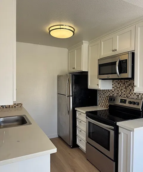 5763 Mission St #3 — Photo 2
