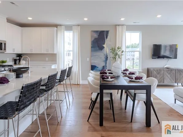 130 Leona Stewart Ln, Pennington, NJ 08534