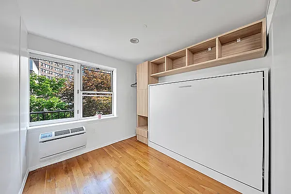 229 E 35th St #5A — Photo 4