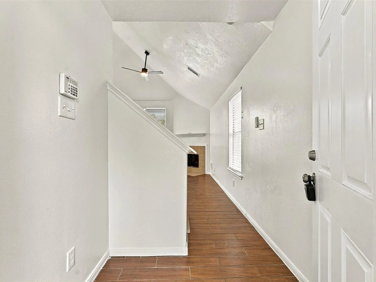 3 bed, 2.5 bath, 1414 sqft, $1,750 — Photo 4