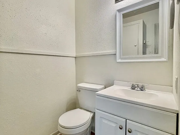 619 Barbara Dr — Photo 7