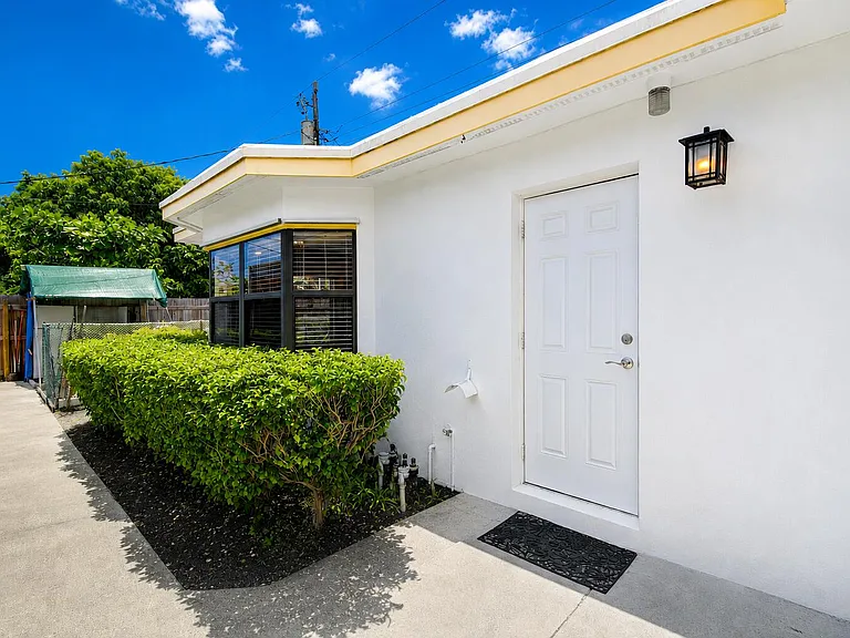 1316 Date Palm Dr #REAR — Photo 1