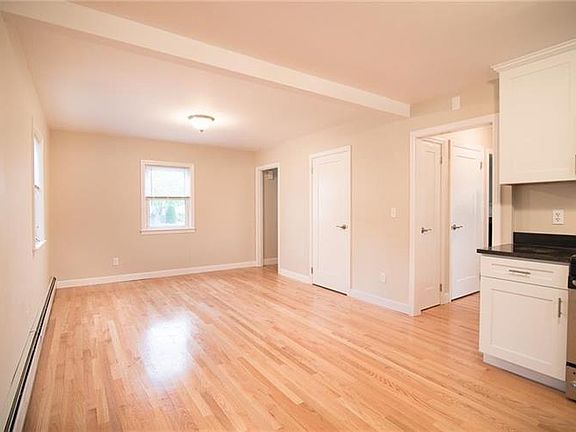 4th image of 95 Howland Ave