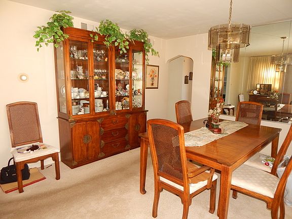 4th image of 2644 Calwagner Ave