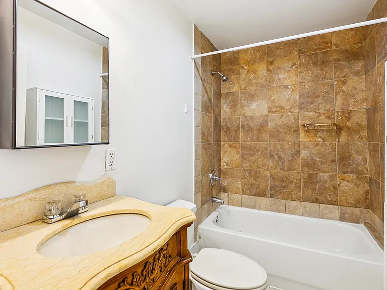 4200 Prytania St — Photo 13