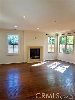 27 Donovan — Photo 4