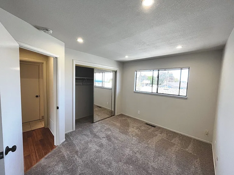 483 Belden St — Photo 7