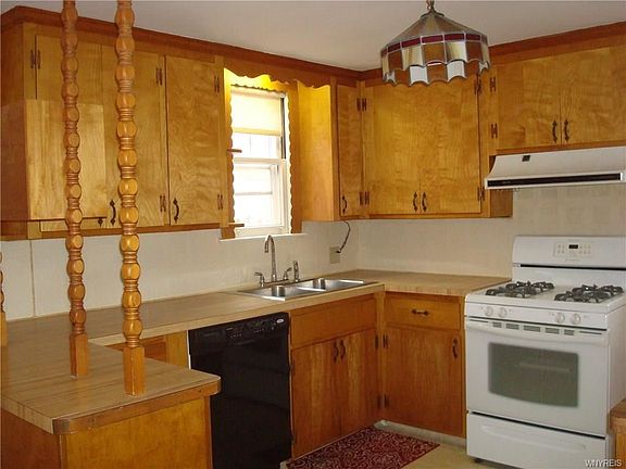 4th image of 204 S Huxley Dr