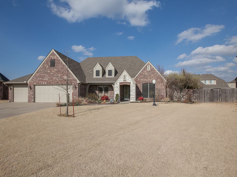 Move-in-Ready Custom Built One Owner On Quiet Cul-de-Sac Lot in The Fairways III at Bailey Ranch w/ Professional Landscaping & Sherwin Williams "Superpaint"