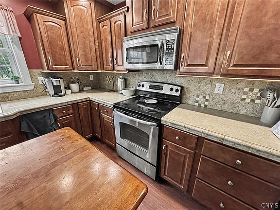 4th image of 524 Lick St