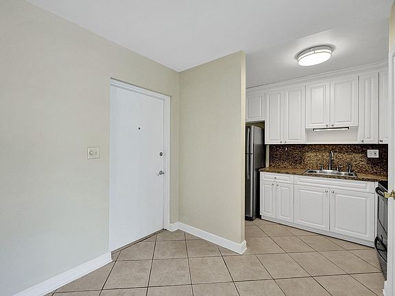 3rd image of 2420 SE Seventeen Street Cswy #201C