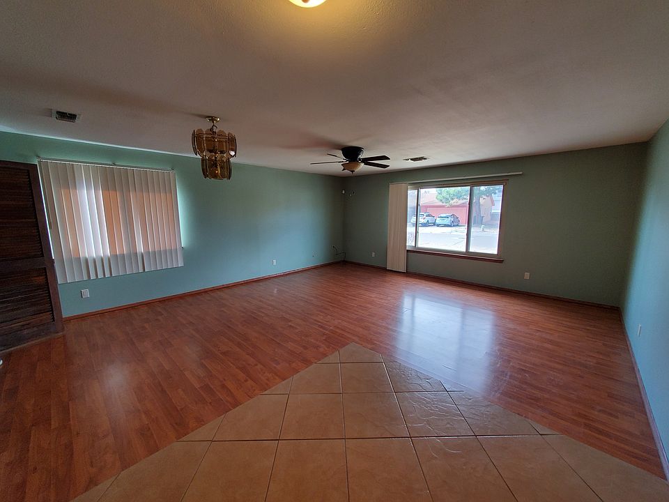 1st image of 12520 Elyse Pl SE