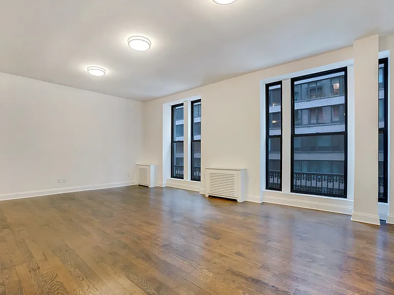 200 W 58th St #2E — Photo 2
